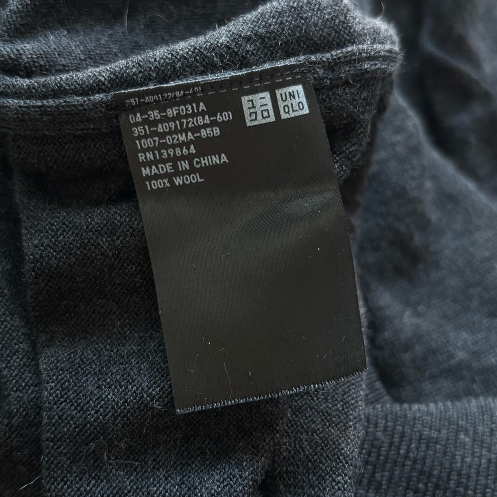 Uniqlo Men's 100% Wool Sweater, Set of 2, Small - Picture 6 of 10